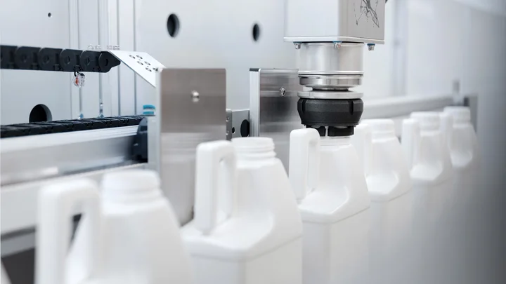 Hygienic screwing & sealing Hygienic screwing & sealing